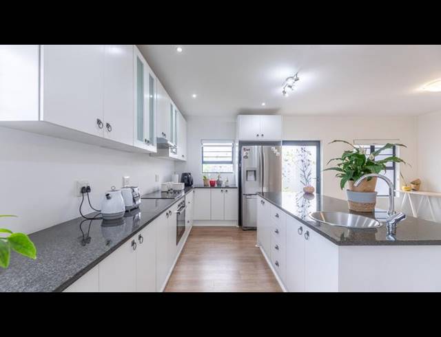 3 BEDROOM HOUSE FOR SALE IN VIKING VILLAGE